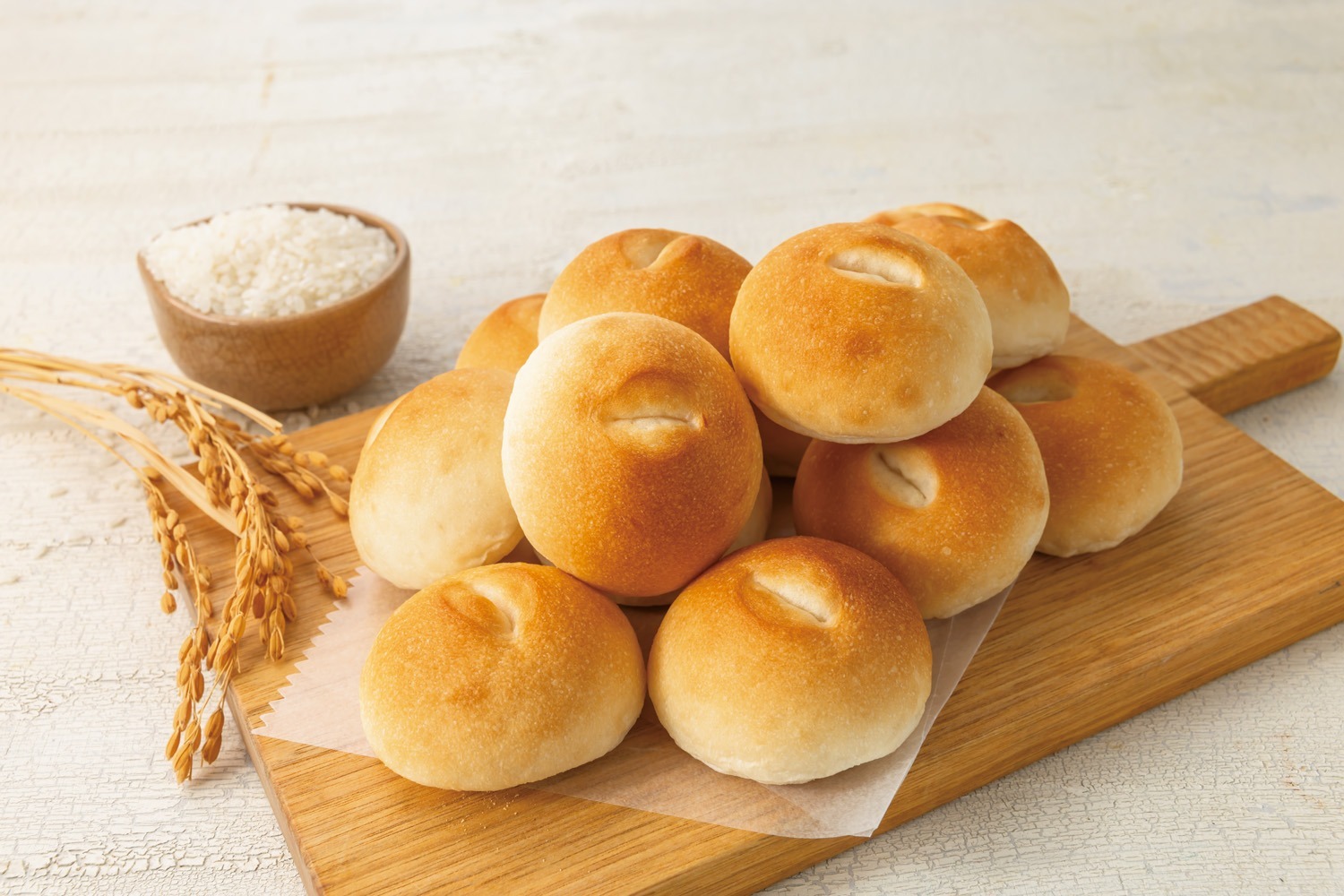 3月24日から！「米粉入りロール」がパン