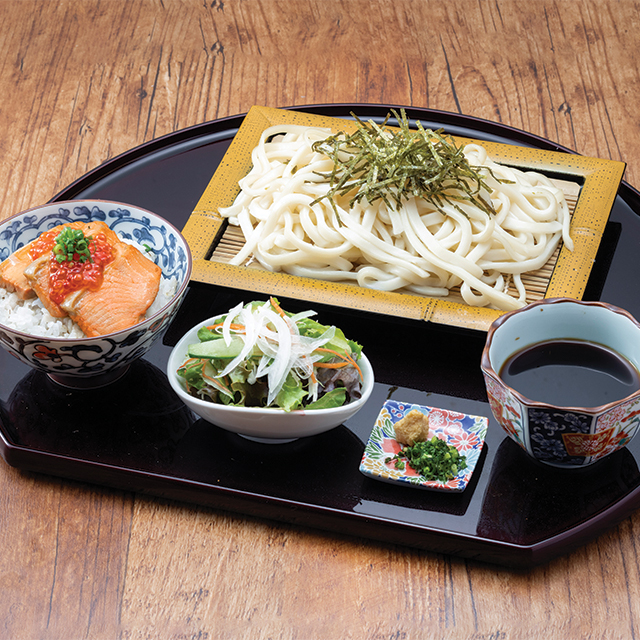 伊達サーモンはらこ飯とうどん御膳　1210円(税込)