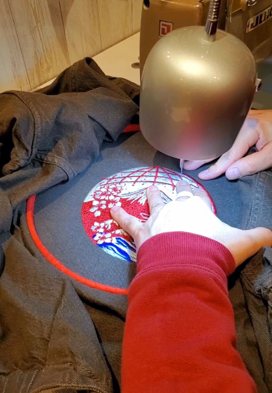 店内BGMはミシンの音